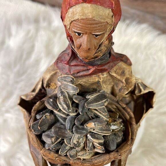 Mexican Handcrafted,Handpainted Wire and Paper Woman, Vintage - Picture 8 of 8